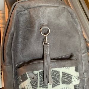 •RARE• Roots x Pendleton small grey Backpack